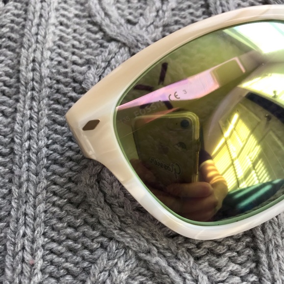 Fossil mirror lens, cream tortoise gold sunglasses - Picture 2 of 8